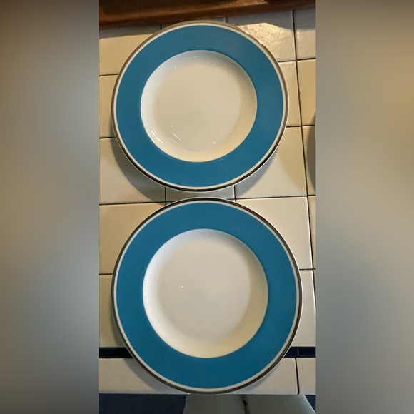 NWT Villeroy & Boch Anmut 2 Dinner Plates 10.5” Sky Blue Prem Bone Porcelain NWT - Picture 1 of 2
